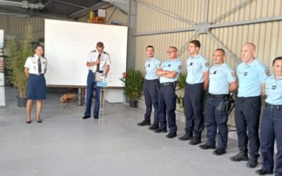 L&rsquo;union départementale aux côtés de deux officiers à l&rsquo;heure du départ – UD 85